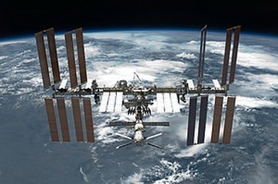 300px-STS-134_International_Space_Station_after_undocking.jpg.7ddd747f1ffeb3bd71620ca7a08e5e1a.jpg