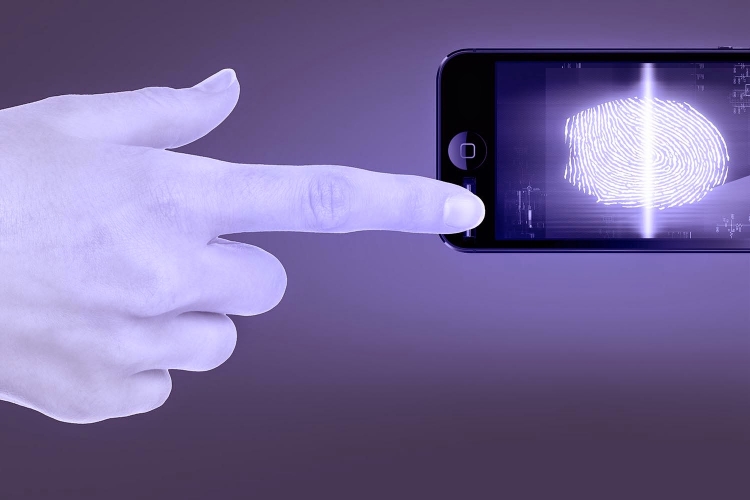 sm.iphone-fingerprint-scanner.750.jpg
