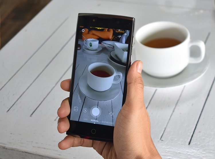 Photo-Happy-Smartphone-Tea-Instagram-Lifestyle-2652179 copy.jpg