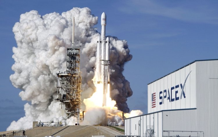 sm.spacex-falcon-heavy-launch.750.jpg