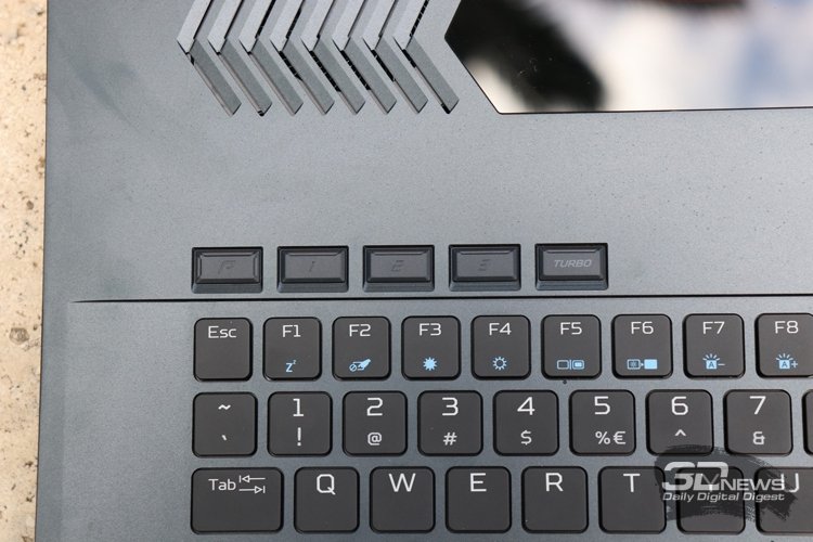 triton900_05.jpg