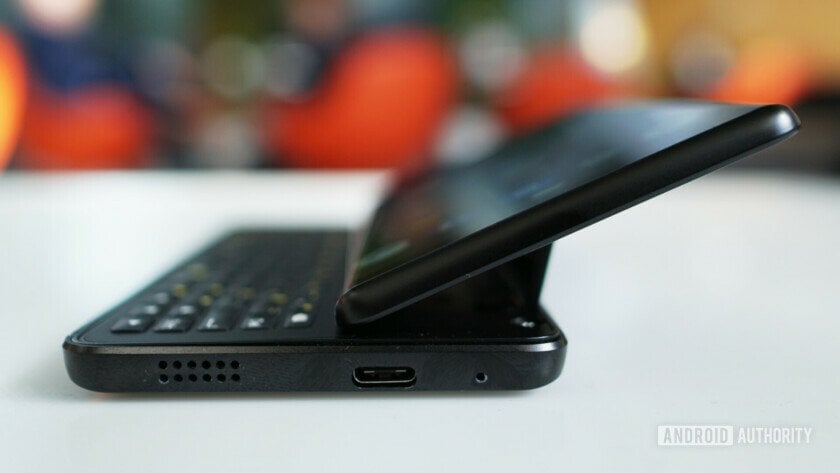 Fxtec-Pro-1-hinge-side-view-port-speaker-840x473.jpg