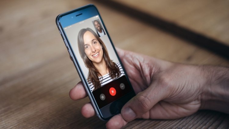 sm.flip-camera-facetime-ios12.750.jpg
