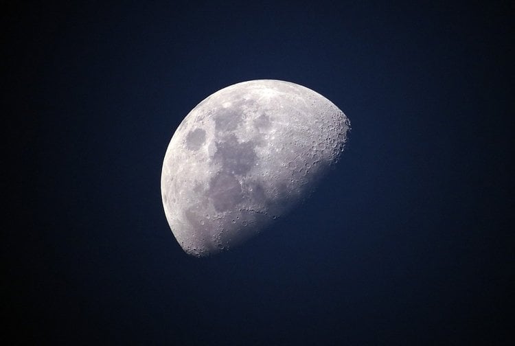moon1.jpg