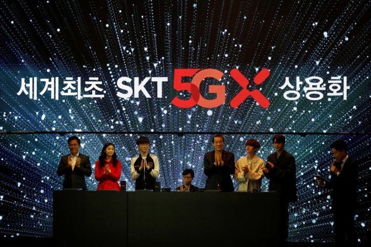 sm.2019-04-03T070826Z_1_LYNXNPEF320FK_RTROPTP_4_SOUTHKOREA-5G.750.jpg