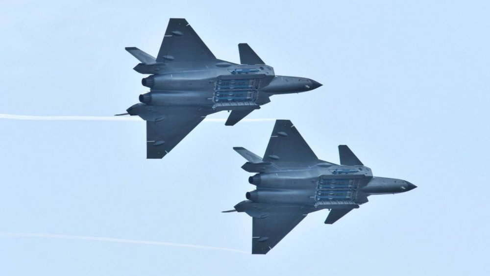 1549099918_j-20-para.jpg
