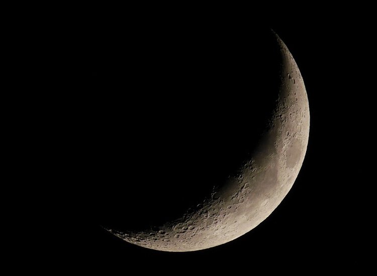 moon1.jpg