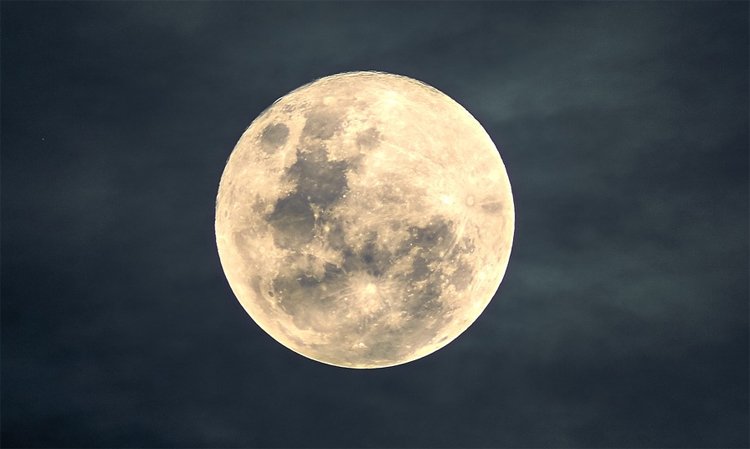 moon1.jpg
