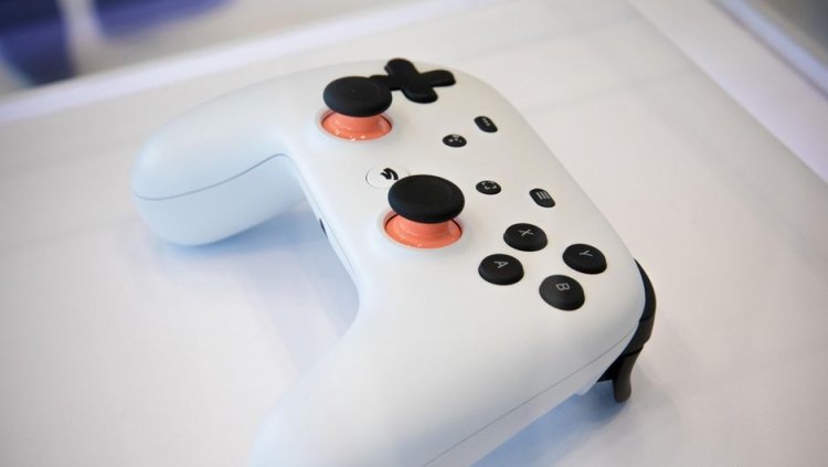 sm.gdc-2019-google-stadia-controller-9707.750.jpg