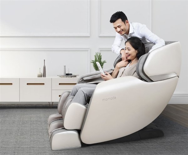 Momoda-AI-Full-Body-Massage-Chair-2.jpg