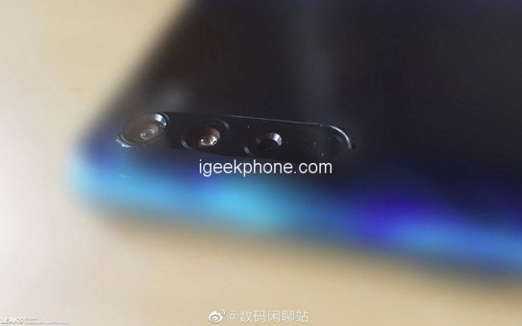 sm.Xiaomi-Mi-10-Vertically-Aligned-Camera-Setup-igeekphone-1.750.jpg