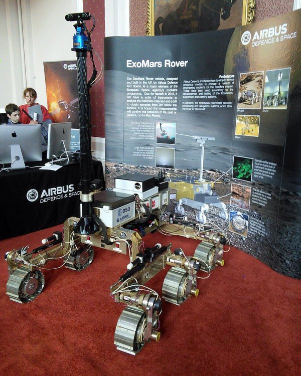 Cmglee_Cambridge_Science_Festival_2015_ExoMars_Rover.jpg