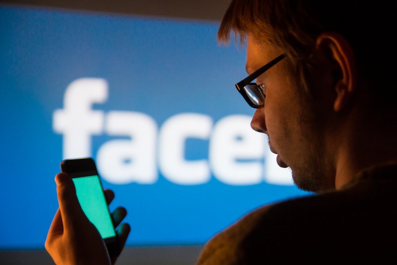 Depositphotos-Facebook-logo-man.jpg