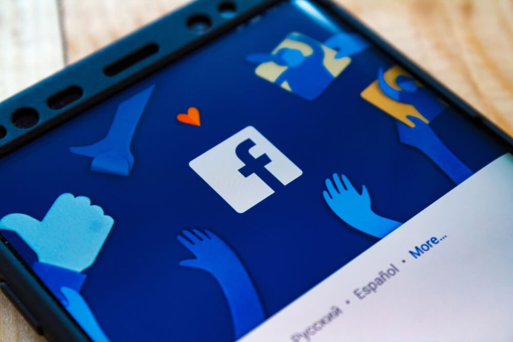 facebook-fejsbuk-shutterstock_772838107.jpg
