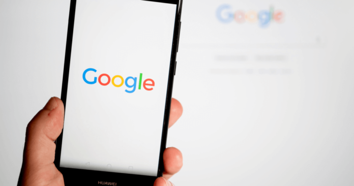 google-nachal-testirovat-pokaz-reklamy-v-lente-discover-696x366.png