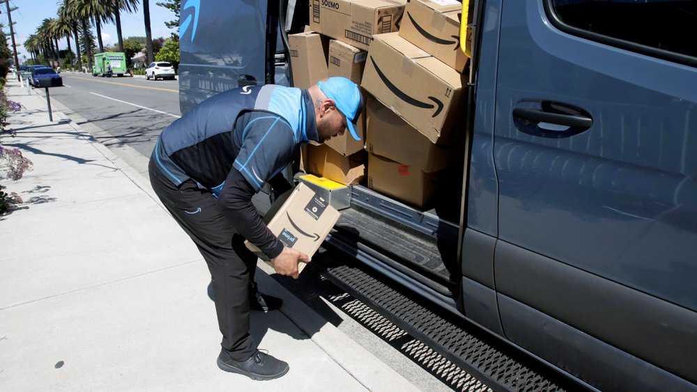 2020-03-25T102929Z_711553809_RC2YQF9W4PJW_RTRMADP_3_HEALTH-CORONAVIRUS-DELIVERY-WORKERS-pic4_zoom-1500x1500-59288.jpg