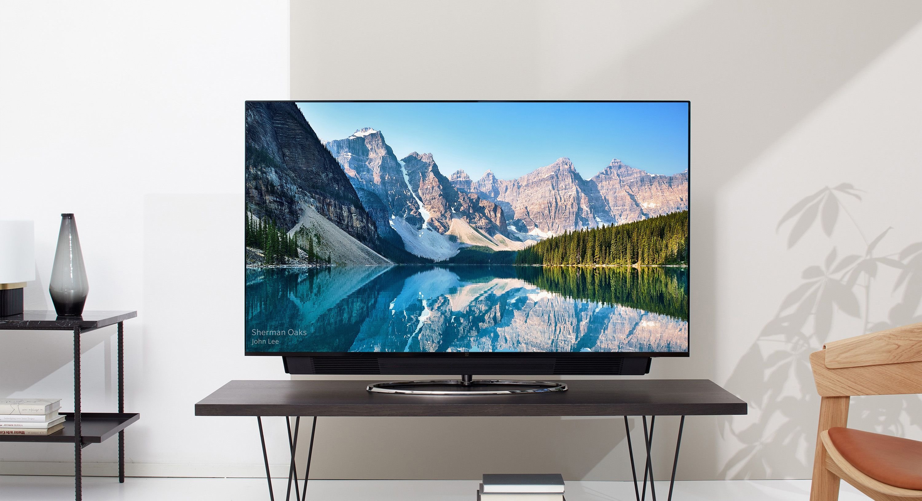 Лучший смарт телевизор 55. Телевизор Smart TV 4 K Android. Samsung QLED 32 дюйма. ONEPLUS телевизор.