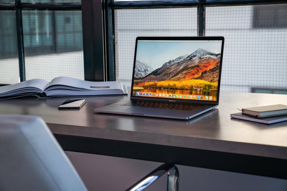 2018-macbook-pro-03-100764570-large.jpg