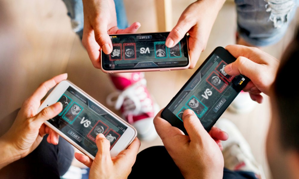 A closer look at mobile gaming - Header_large.jpg