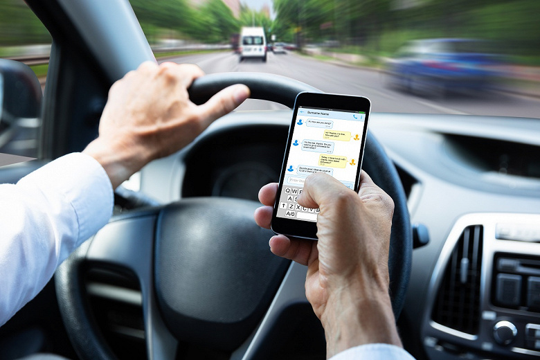 mobile_driving_AdobeStock_219396492_1_large.jpg