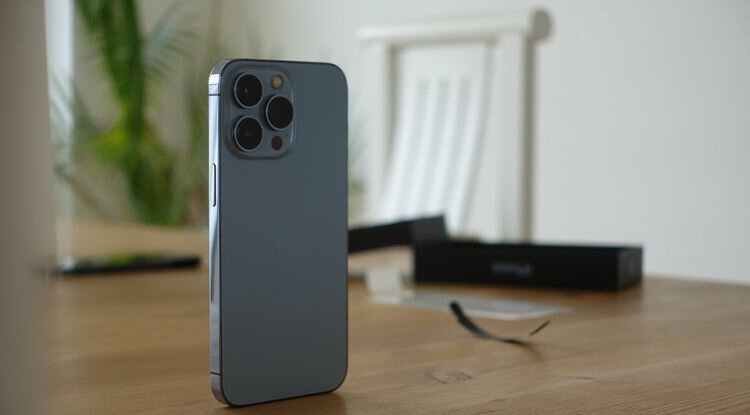 iphone13.jpg.b5746ab07432380db7330ac4fbef01eb.jpg