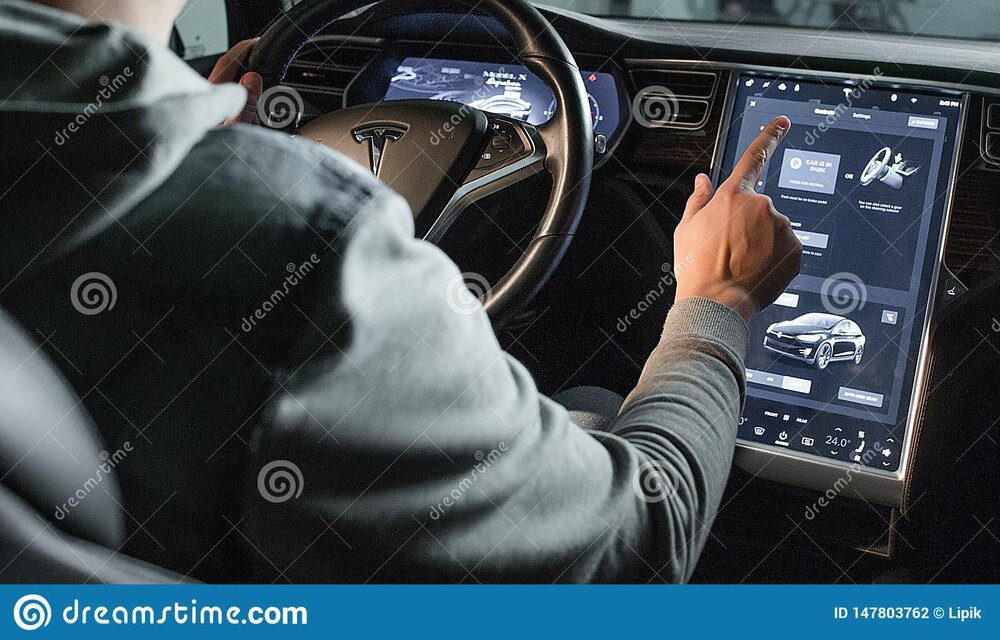 inside-view-tesla-electric-vehicle-sreering-wheel-displays-vew-driver-tapps-control-inbuilted-tablet-new-generation-electro-147803762.jpg