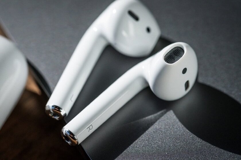 840px-Wireless-earphones.jpg