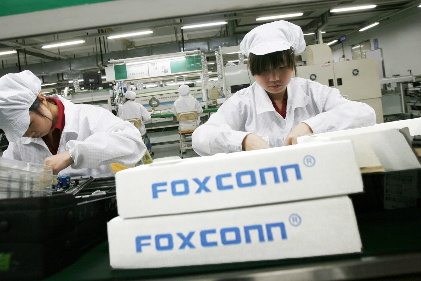 Китай производство айфонов. Фабрика Фоксконн Китай. Foxconn завод Apple. Завод Фоксконн в Китае город. Завод эпл в Индии.