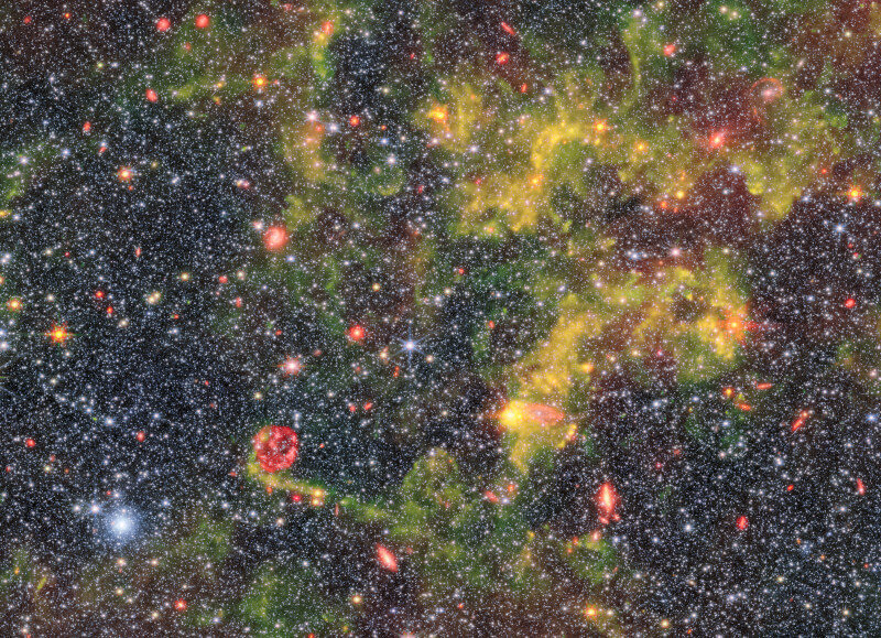 teleskop-dzhejms-uebb-sdelal-infrakrasnyj-snimok-bednoj-metallami-galaktiki-ngc-6822-main.jpg