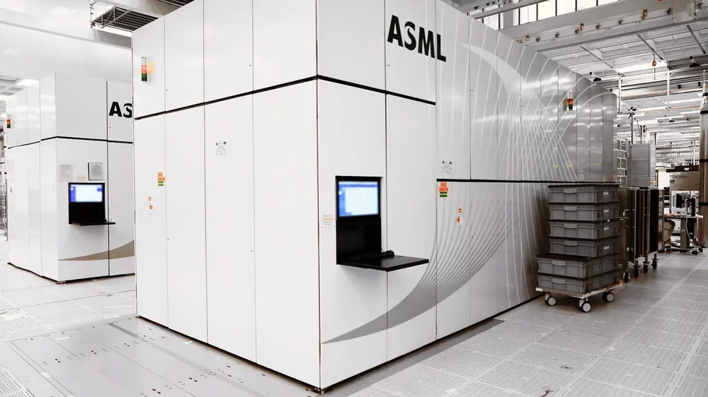 an-extreme-ultraviolet-lithography-machine.webp