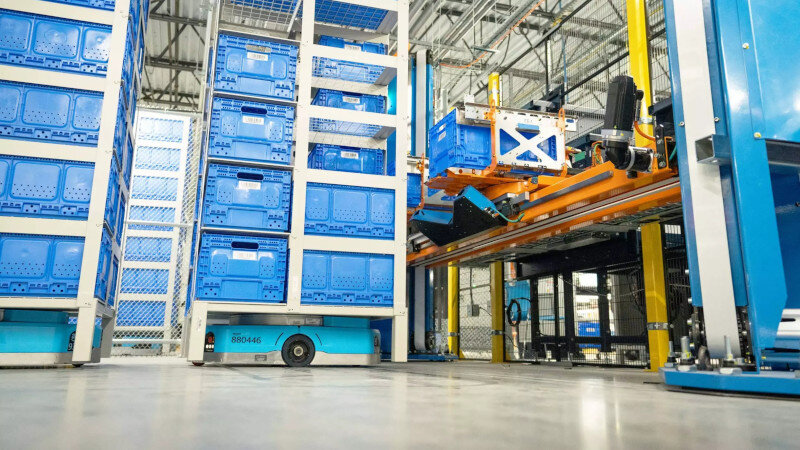 amazon-i-agility-robotics-zapustili-eksperiment-s-gumanoidnim-robotompomoshchnikom-digit-na-svoih-skladah-1.jpg