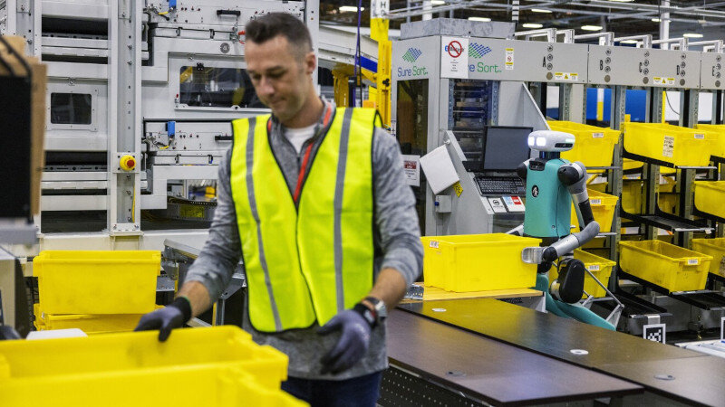 amazon-i-agility-robotics-zapustili-eksperiment-s-gumanoidnim-robotompomoshchnikom-digit-na-svoih-skladah-3.jpg