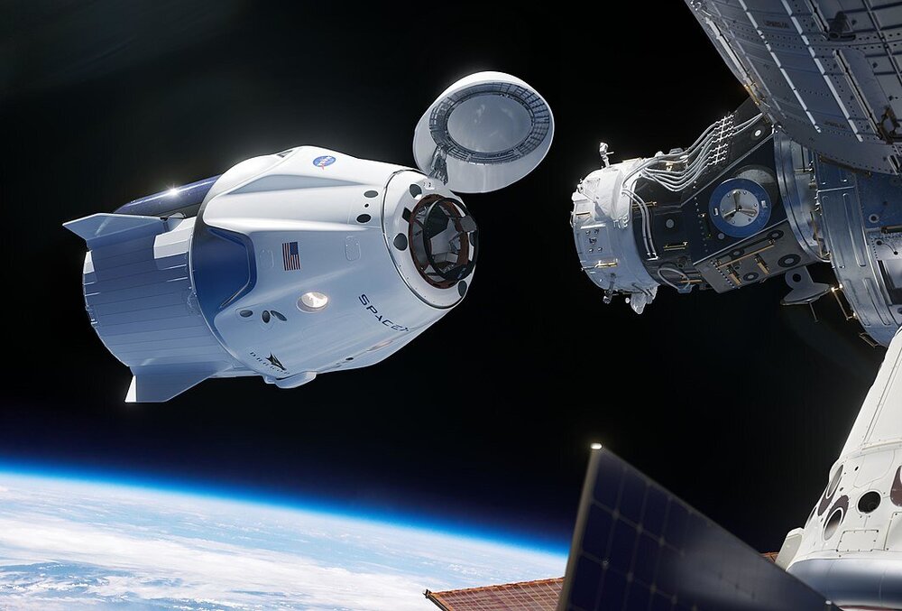 1062px-SpaceX_Crew_Dragon_cropped.jpg