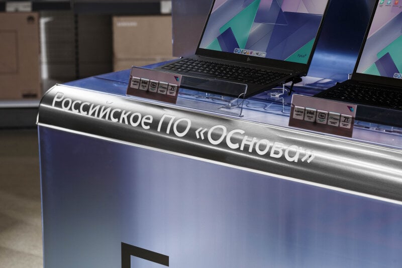 sm.Fplus_laptop_02.800.jpg