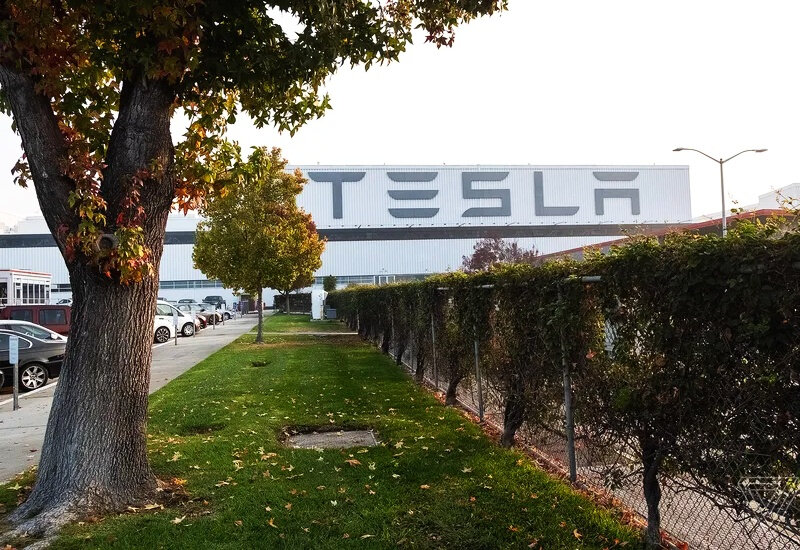 tesla-hq-sean-o`kane-theverge.jpg