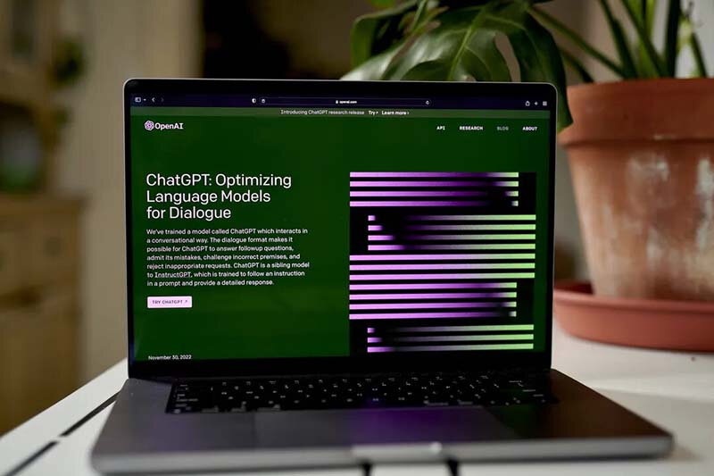 chatgpt-notebook-the-verge-com.jpg