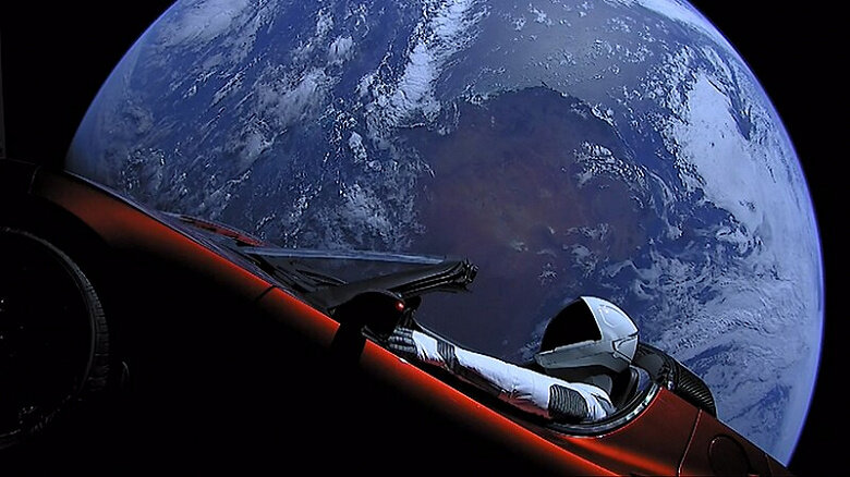 Elon_Musk's_Tesla_Roadster_large.jpg