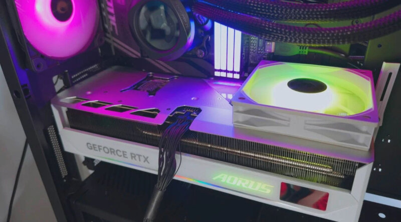 sm.aorus-rtx-50-master-fan-3.800.jpg